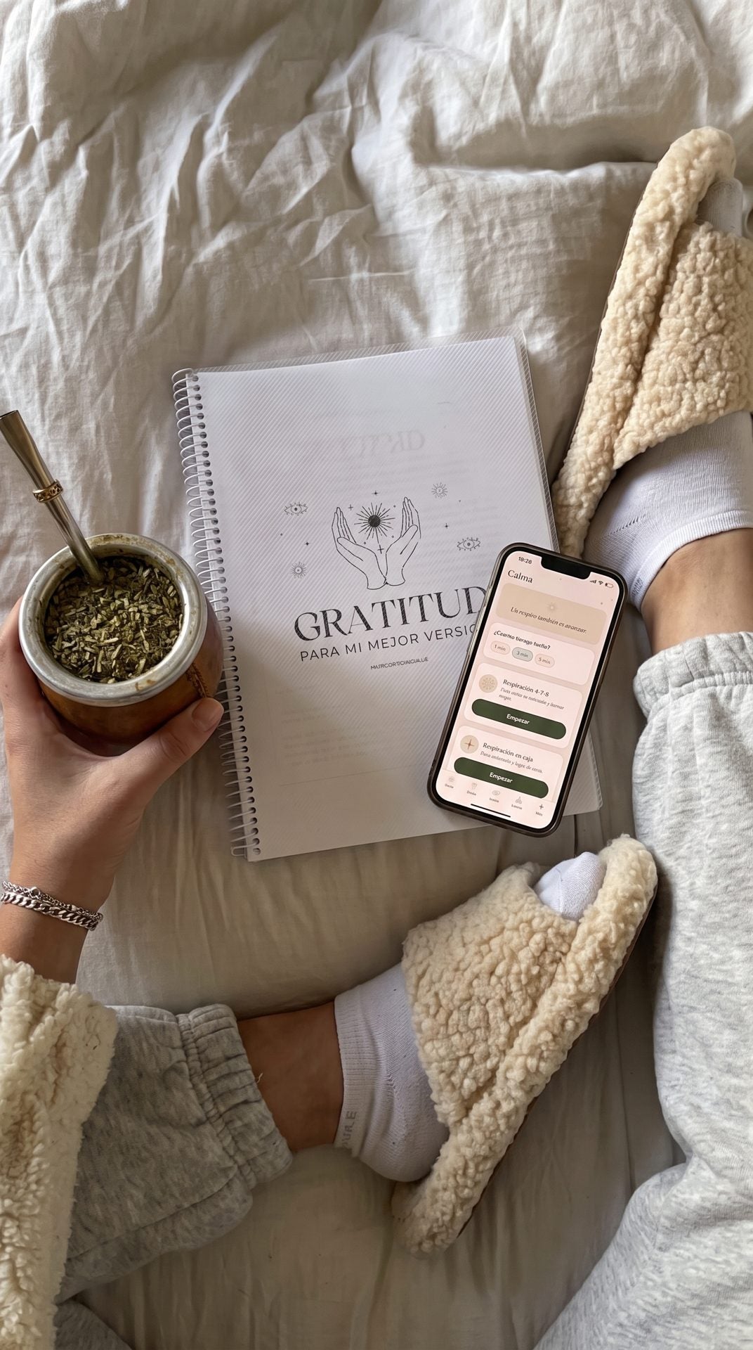 App 21 días de gratitud en el celular junto al diario Gratitud para mi mejor versión